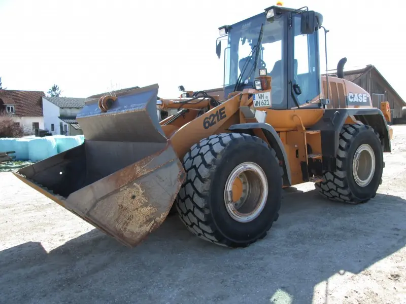 Case 621 E