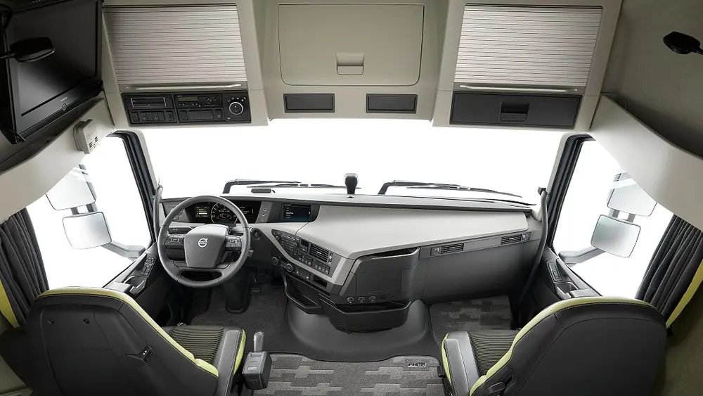 Volvo Trucks FH16.550 6x4 Tractor High B Ride thumbnail 3