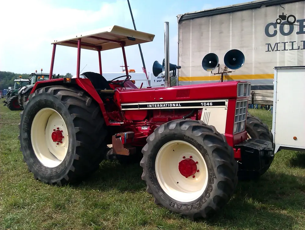 International Harvester 1046