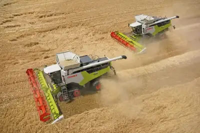 Claas Trion 720 Terra Trac thumbnail 3
