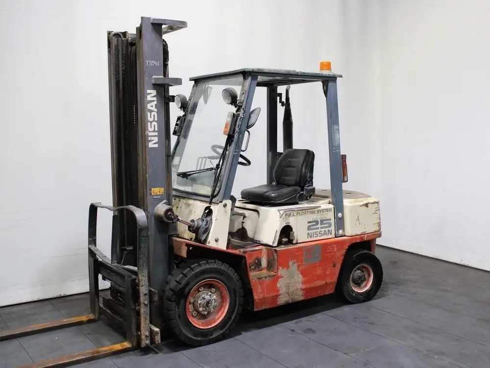 Nissan FJ 02 A 25 U