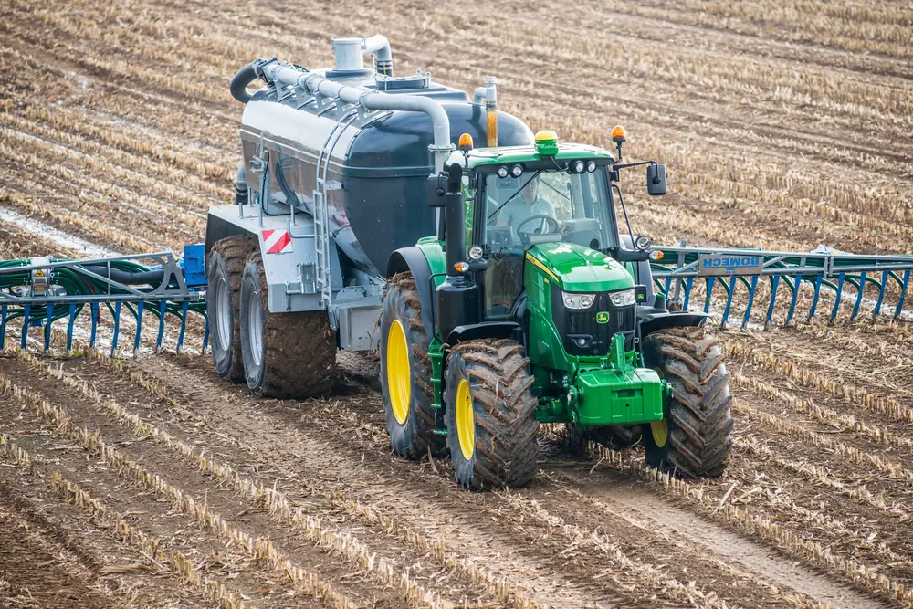 John Deere 6195M