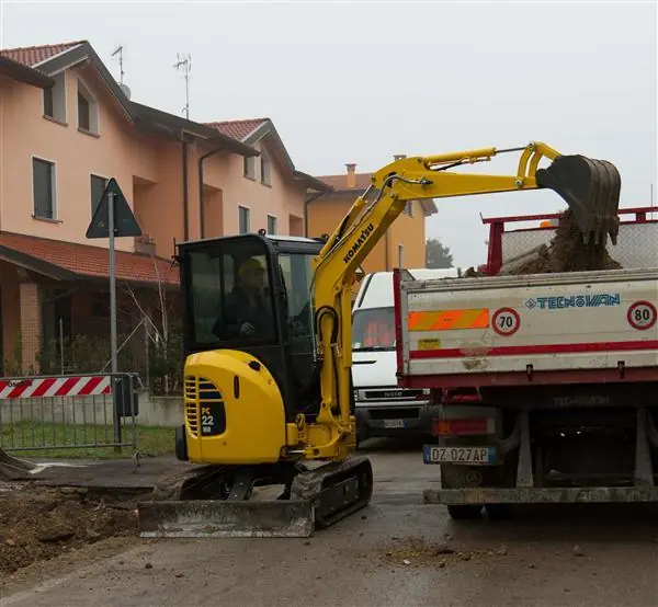 Komatsu PC22MR-3 thumbnail 4