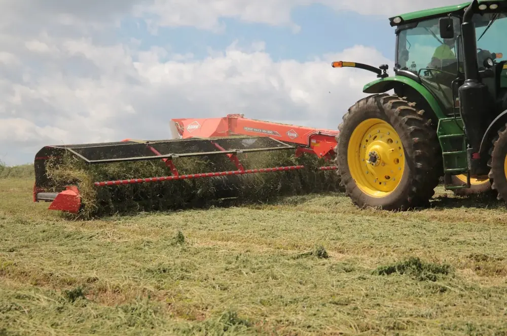 Kuhn MM 890