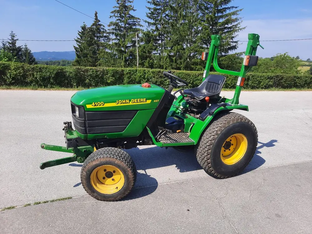 John Deere 4110