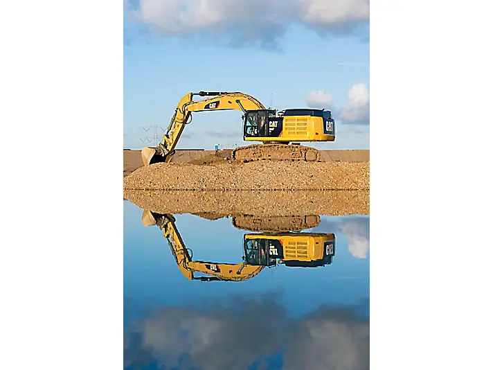 Caterpillar 352F XE thumbnail 2