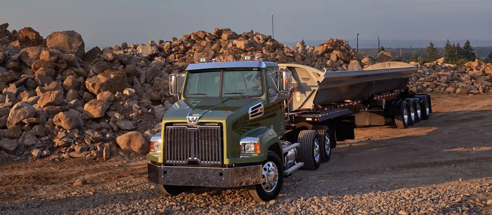 Western Star 4700 SB 40" Low Roof Detroit DD13