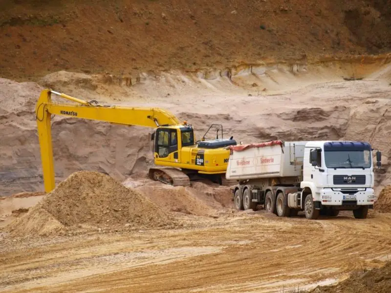 Komatsu PC240NLC-8