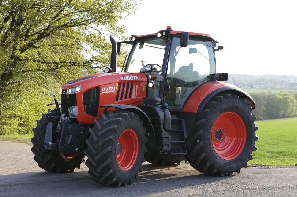 Kubota M7151