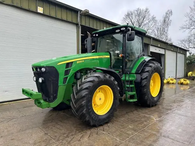 John Deere 8320