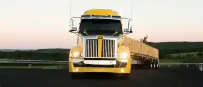 Western Star 5700 XE 54" Low Roof Detroit DD15 thumbnail 3
