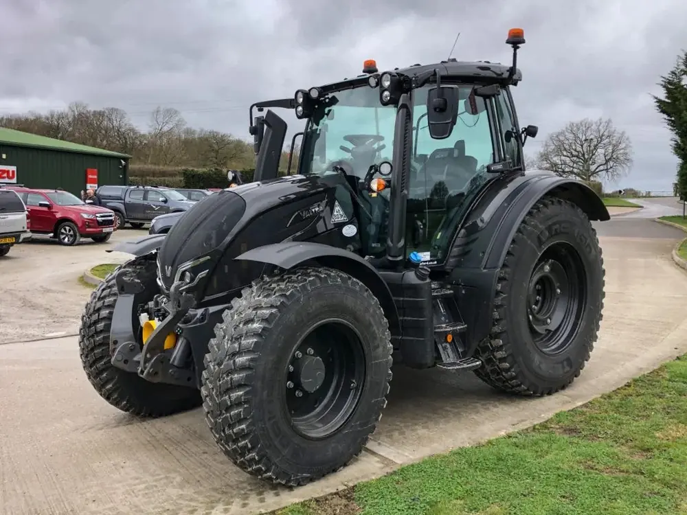 Valtra N135V