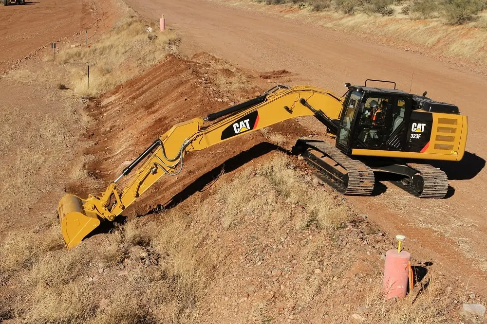 Caterpillar 323F L thumbnail 2