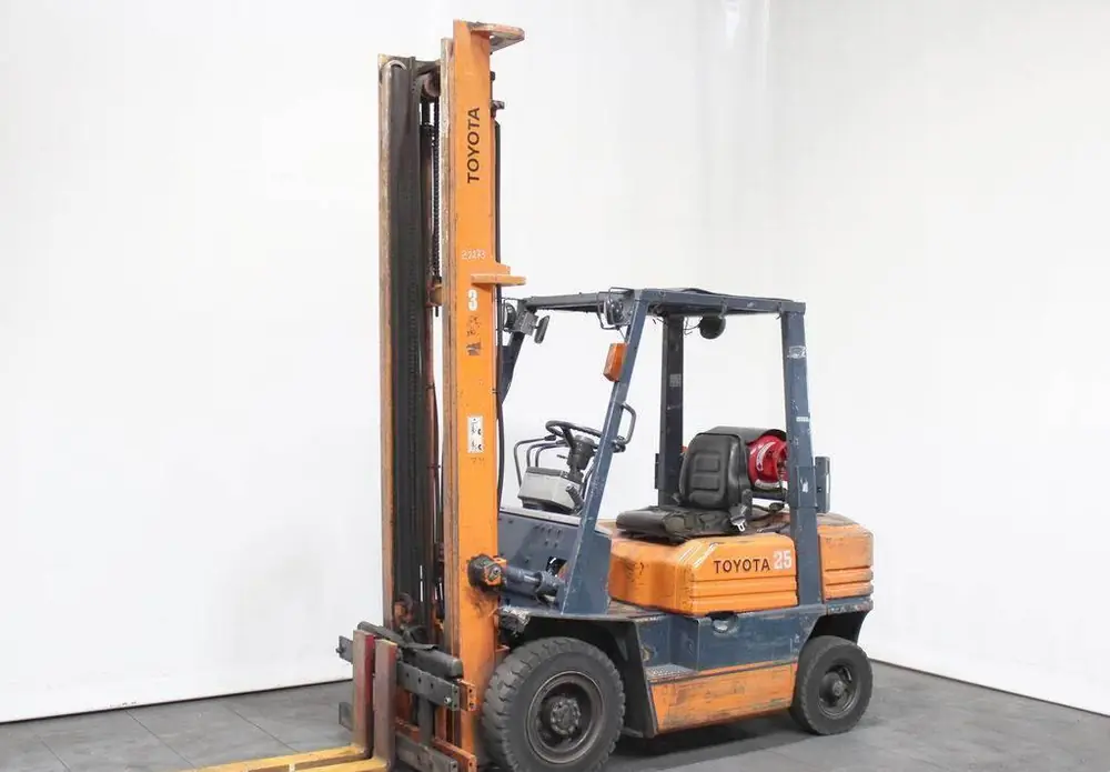 Toyota 42-5 FG 25