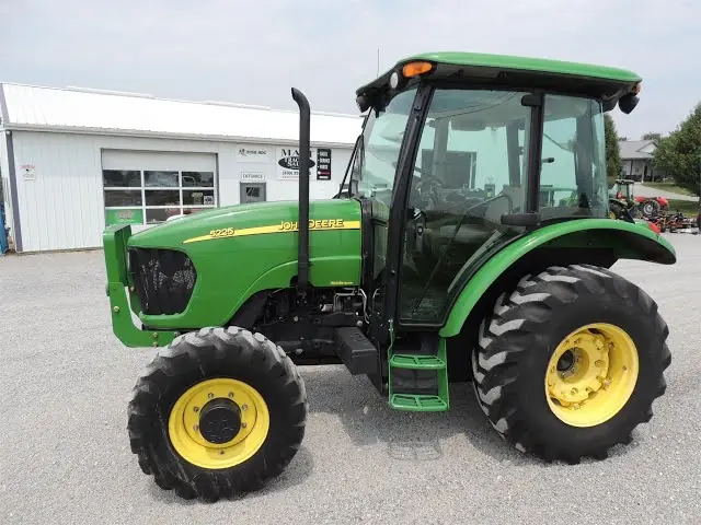John Deere 5225