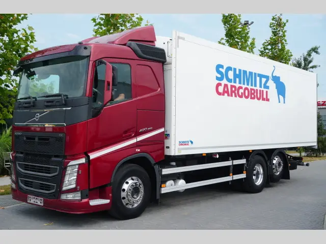 Volvo Trucks FH420 LNG 6x4 Platform