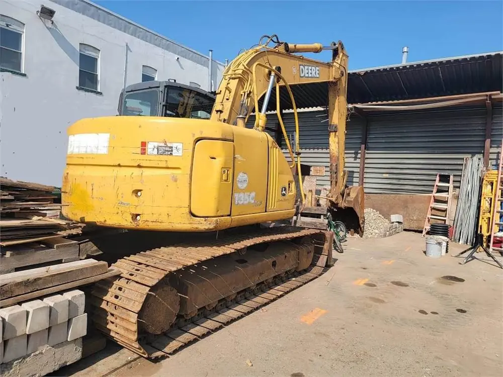 John Deere Construction 135C