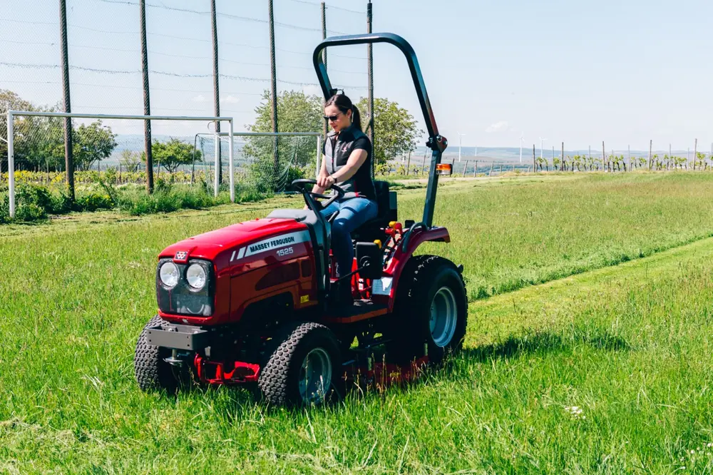 Massey Ferguson MF 1525 thumbnail 2