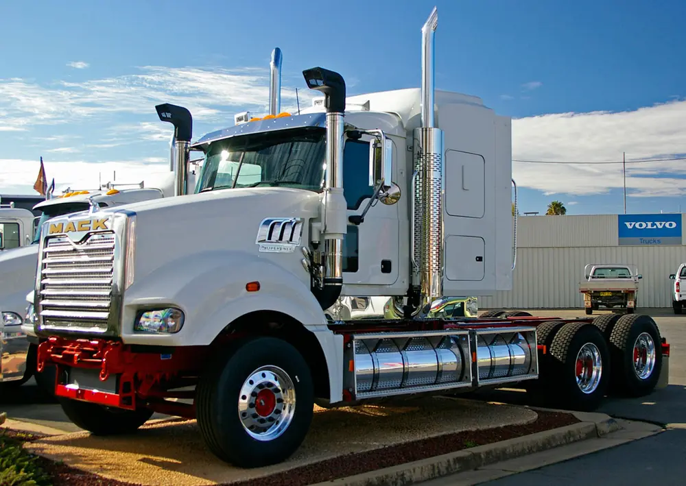 Mack Super-Liner FUSION CAB ECE29 ISX 525 6x4 thumbnail 2