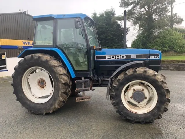 Ford-NH 8240