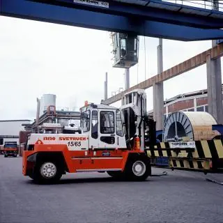 SVETRUCK 12120-35