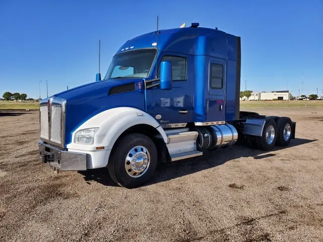 Kenworth T880 Day Cab MX13 6x4