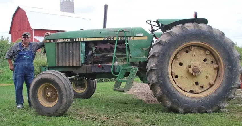 John Deere 2940