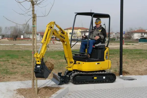 Komatsu PC18MR-2 thumbnail 3