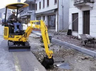 Komatsu PC14R-2HS