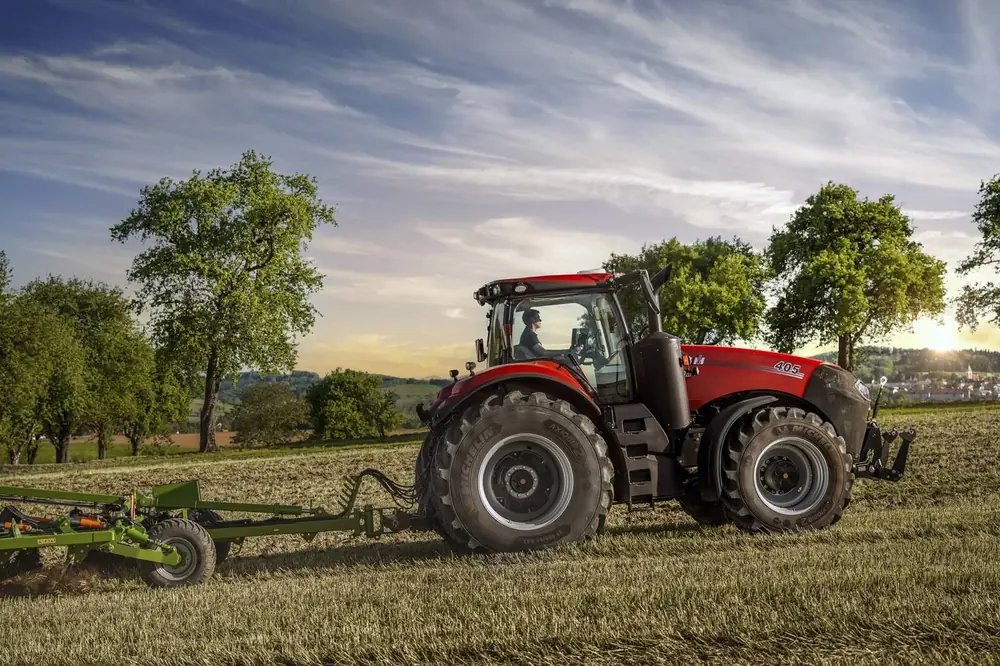 Case IH Magnum 385 CVXDrive