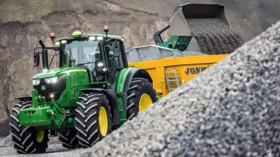 John Deere 6195M