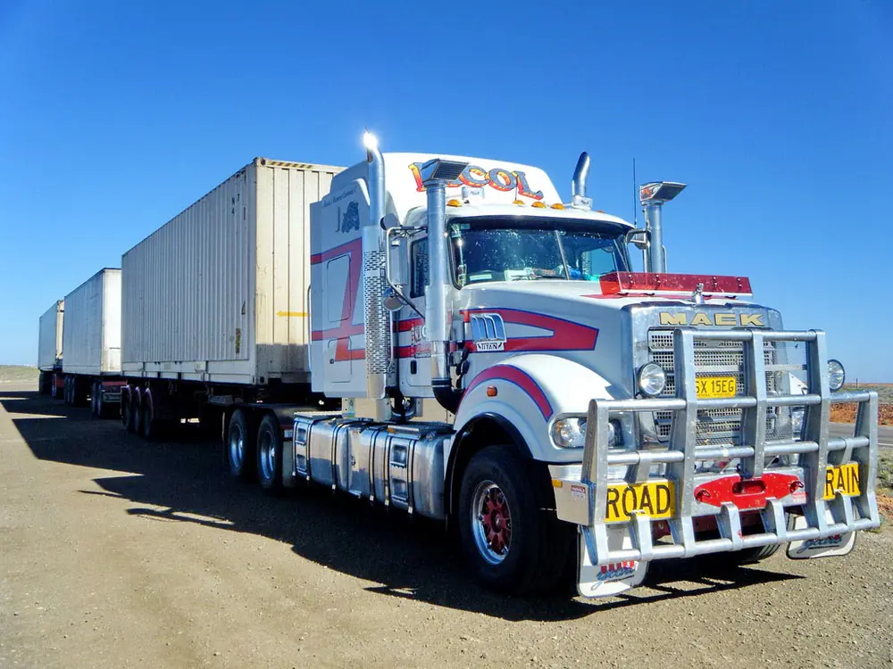 Mack TITAN Day Cab ISX 550 8x6 thumbnail 6