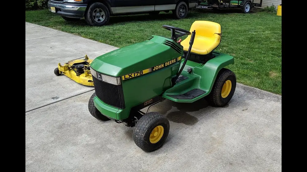 John Deere LX176