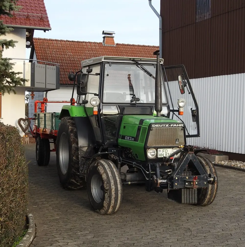 DEUTZ-FAHR DX 3.30 StarCab A