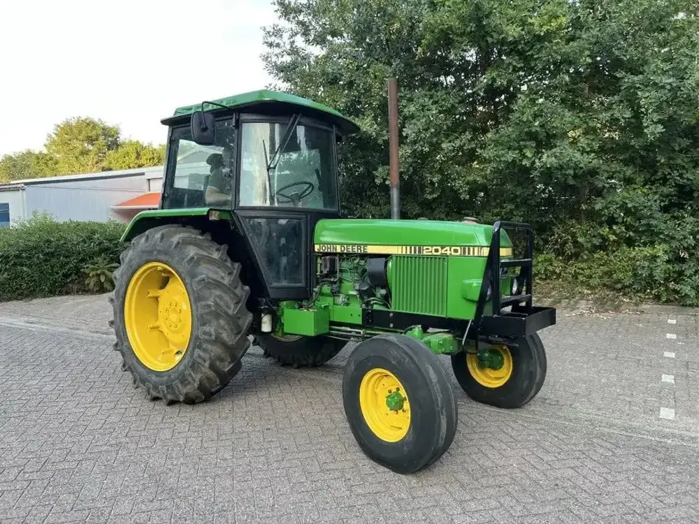 John Deere 2040