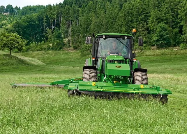 John Deere 228