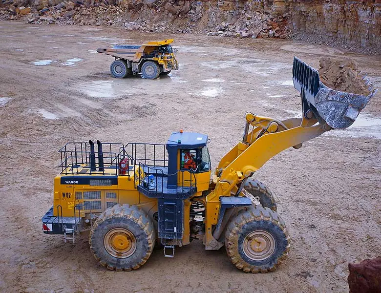 Komatsu WA900-3 thumbnail 3