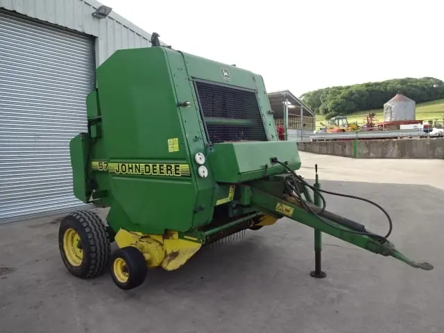 John Deere 570