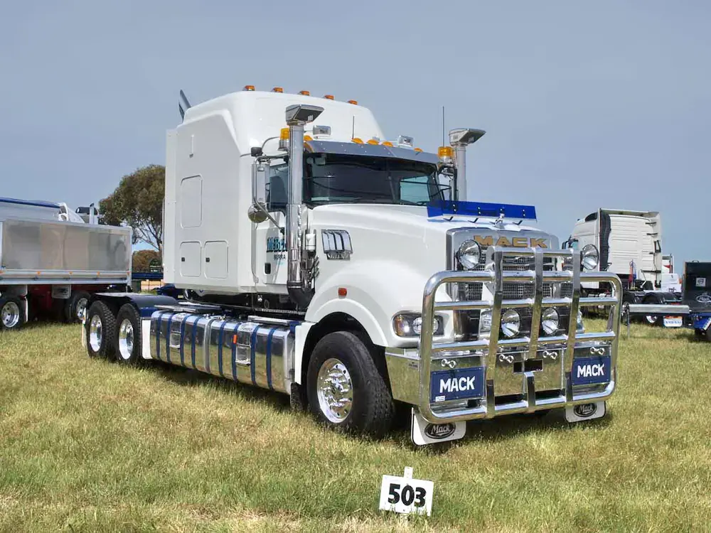 Mack TITAN 64" High-rise Sleeper Cab ISX 550 6x4
