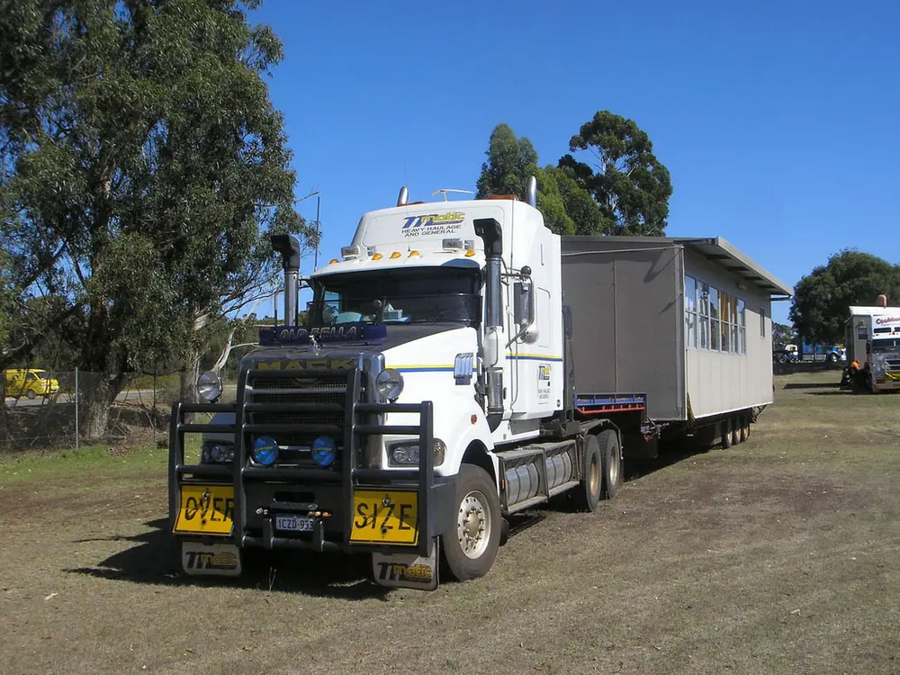 Mack TITAN 64" High-rise Sleeper Cab ISX 550 6x4 thumbnail 7