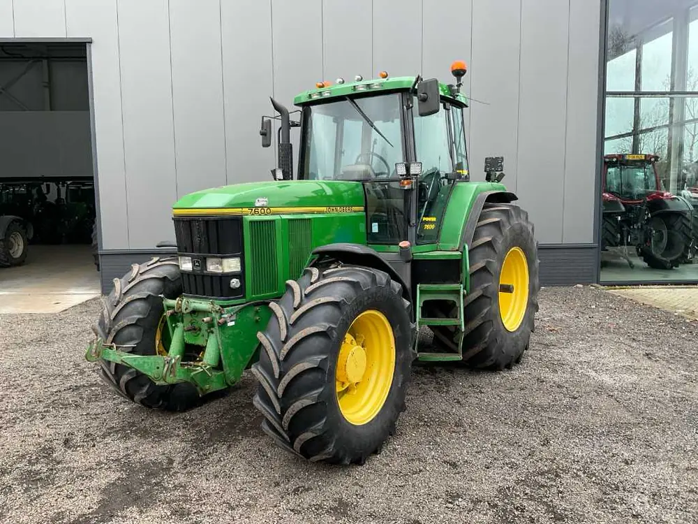 John Deere 7600