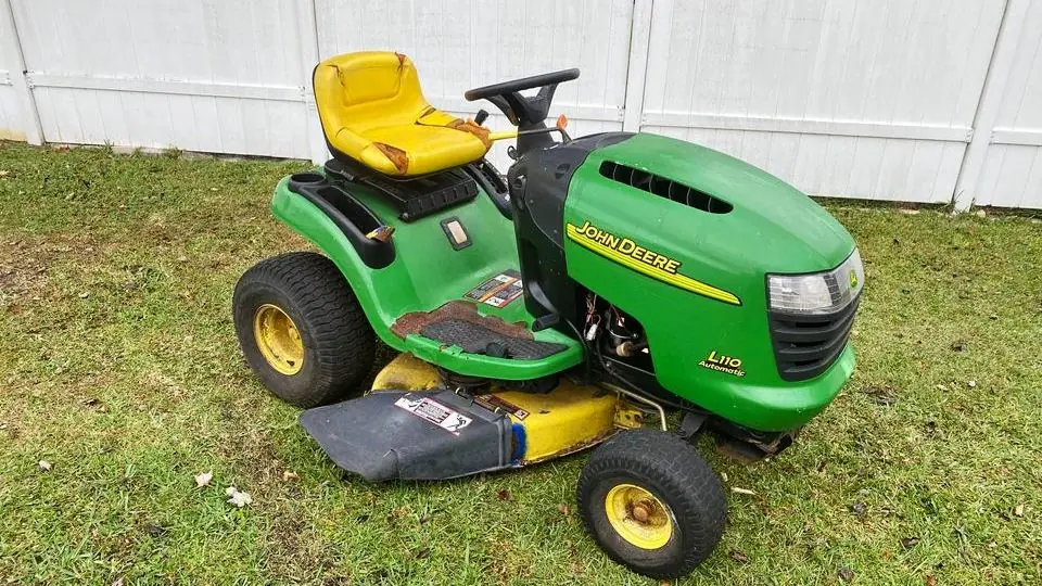 John Deere L110