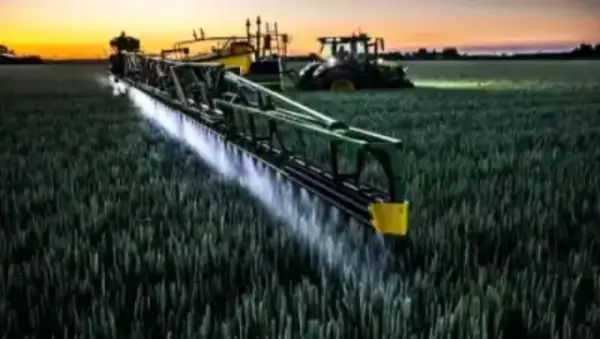 John Deere R944i