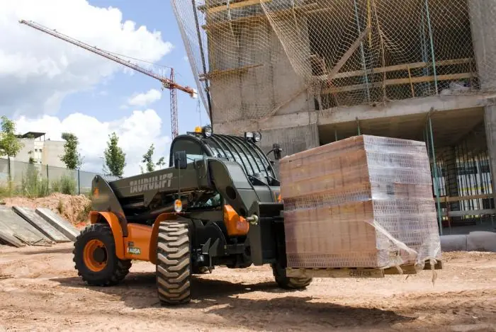 Ausa T 306 H