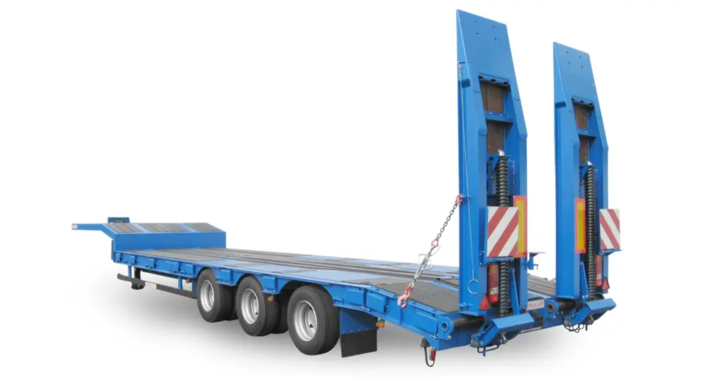 Schwarzmüller 3-axle low loader semitrailer with offset platform