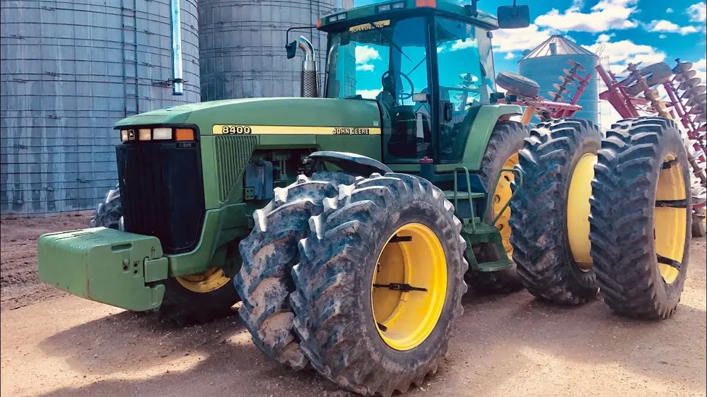John Deere 8400