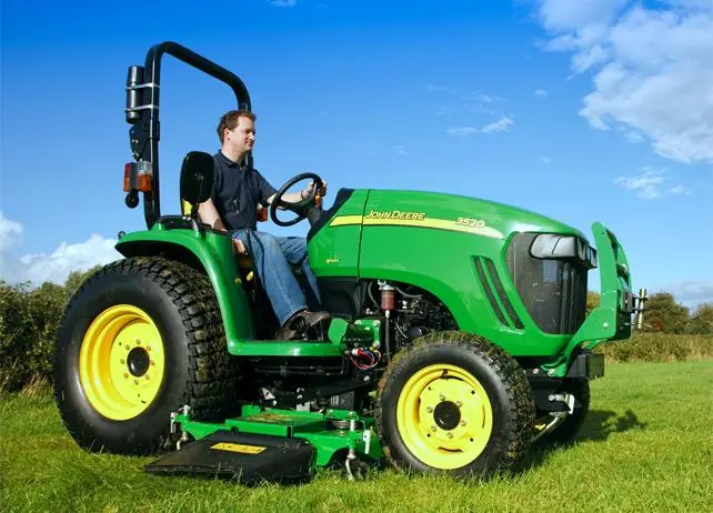 John Deere 3520