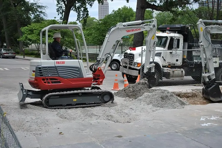 Takeuchi TB 235 thumbnail 3