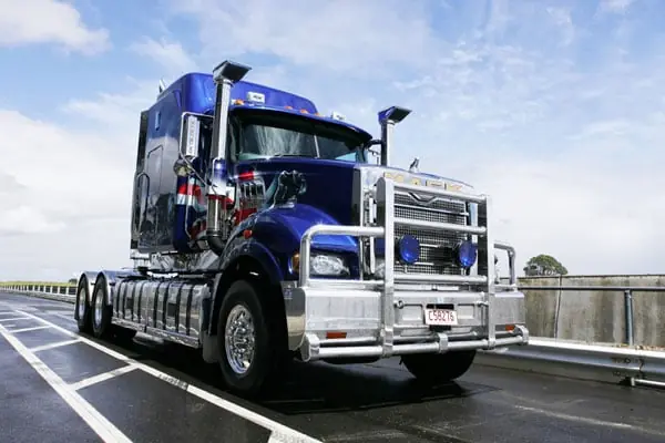 Mack TITAN Day Cab ISX 550 6x4 thumbnail 2
