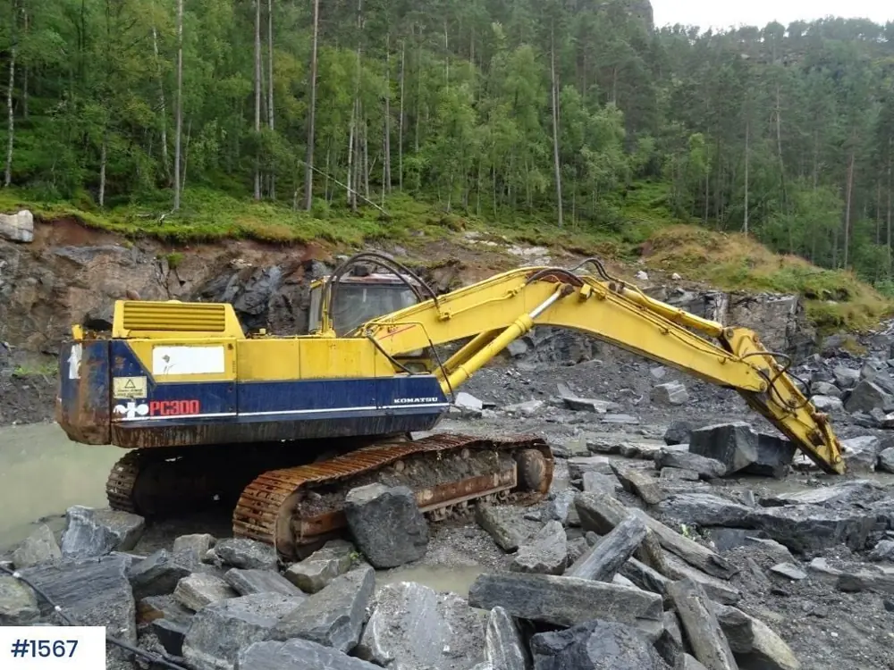 Komatsu PC300-3